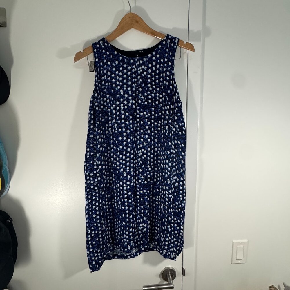 AQUA (Bloomingdale’s) – blue/white sleeveless dress — Size L